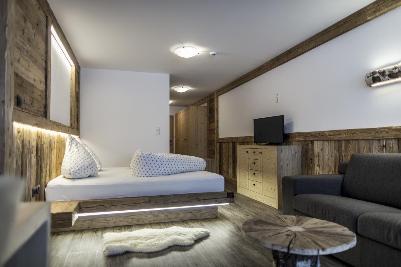 Hotel Neuwirt Cadipietra Bagian luar foto